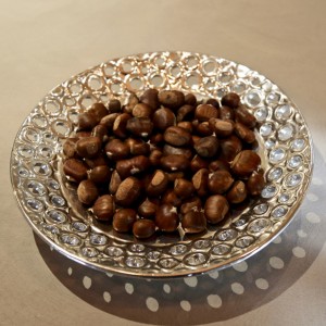 Des châtaignes pour rappeler l'automne. stratifié compact