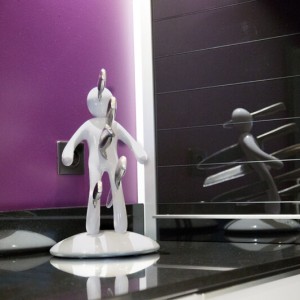 Un ustensile de cuisine qui est presque pour les pro... façades blanches