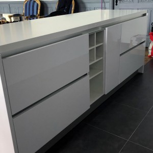 Chantier EN COURS... pose de l'îlot central qui propose de nombreux rangements