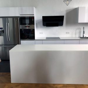EN COURS, electroménager installé et plan de travail aussi